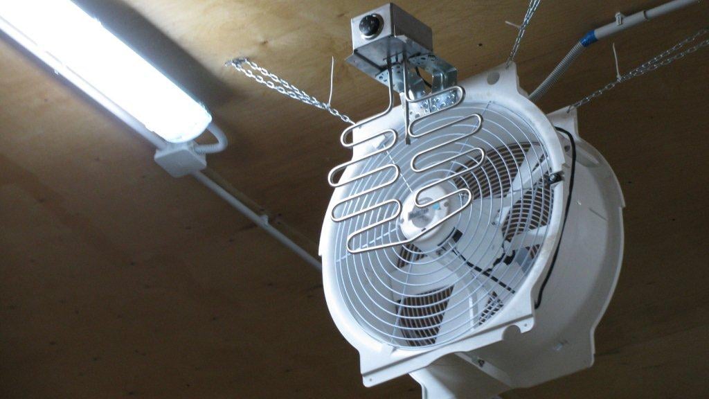 Ein hängender Ventilator zur Trocknung von Kartoffeln.